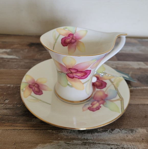 Floral Orchid Gold Trim  Porcelain Coffee Tea Cups with Saucers. Set of 4 - Picture 5 of 7